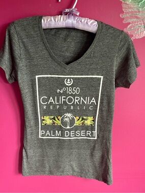 California Republic Palm Desert V‑Neck Tee - Gray